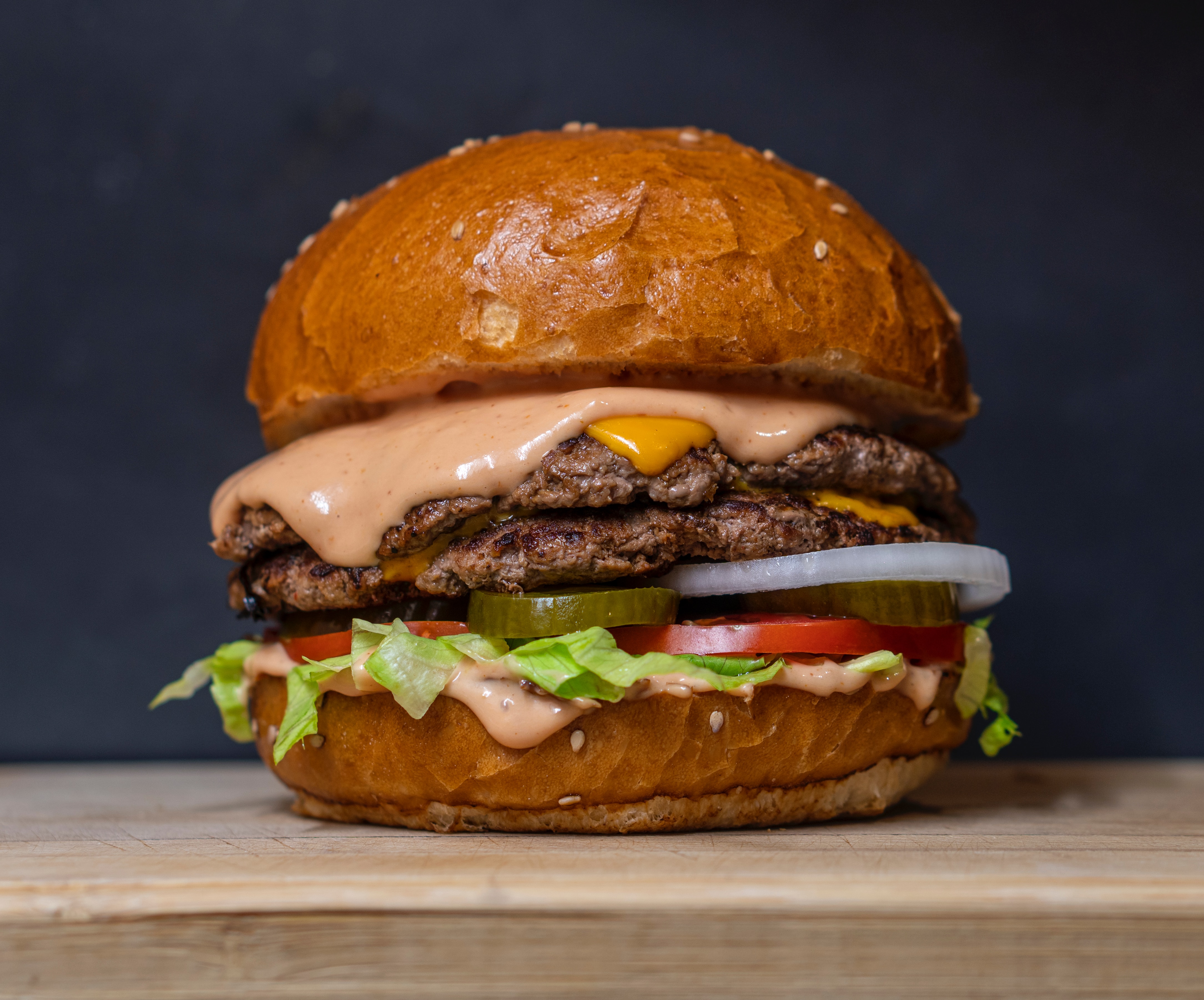 Hamburguesa y cerveza en Libeerarte